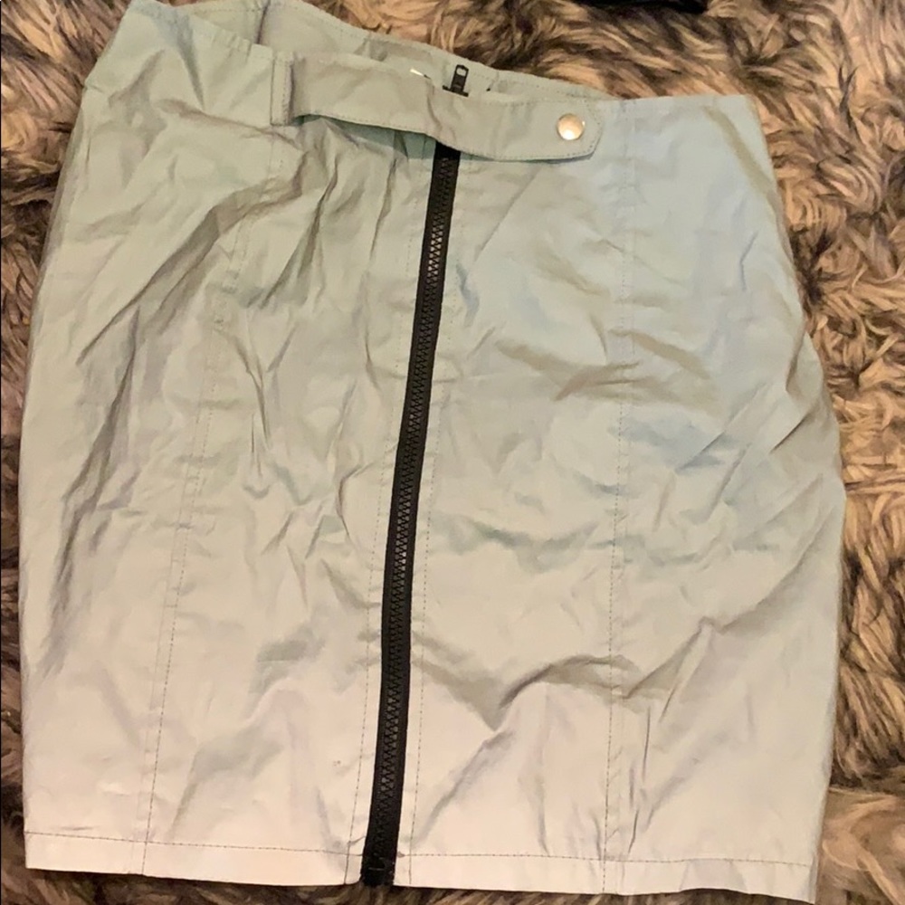 Reflective skirt